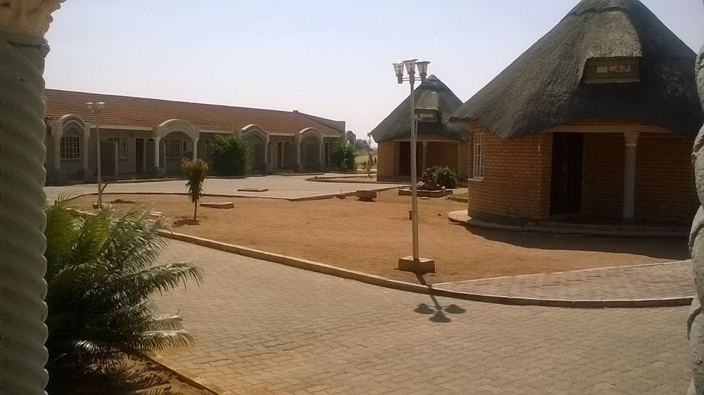 Sahara Stones Hotel Palapye Exterior foto