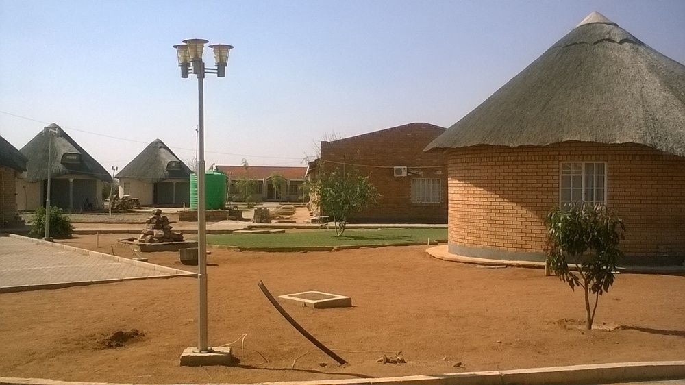 Sahara Stones Hotel Palapye Exterior foto