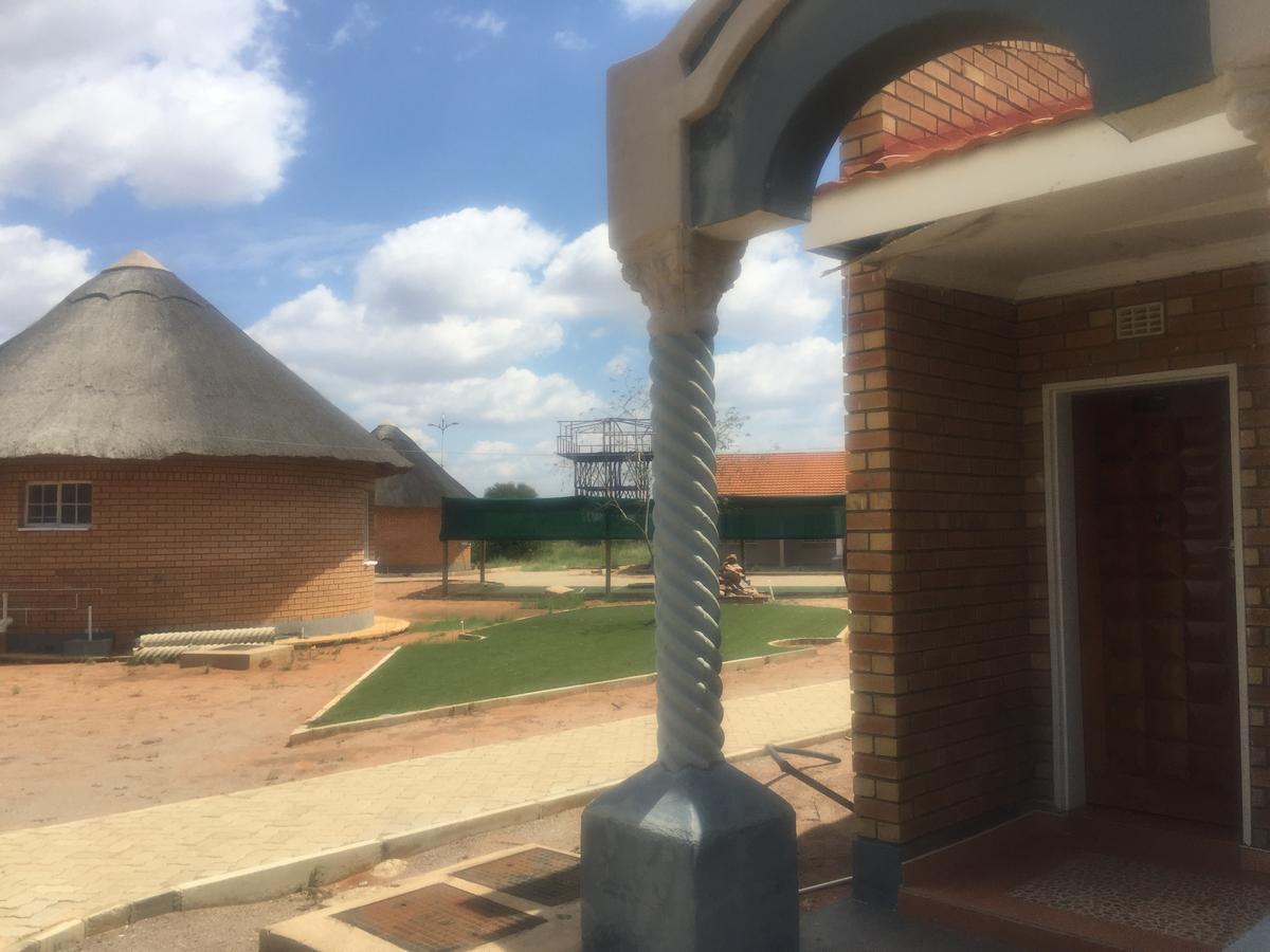 Sahara Stones Hotel Palapye Exterior foto