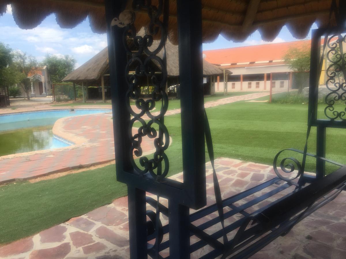 Sahara Stones Hotel Palapye Exterior foto