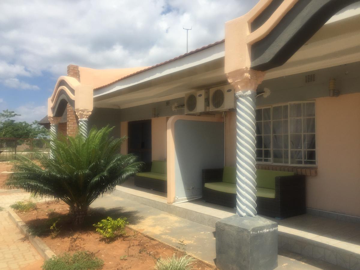 Sahara Stones Hotel Palapye Exterior foto